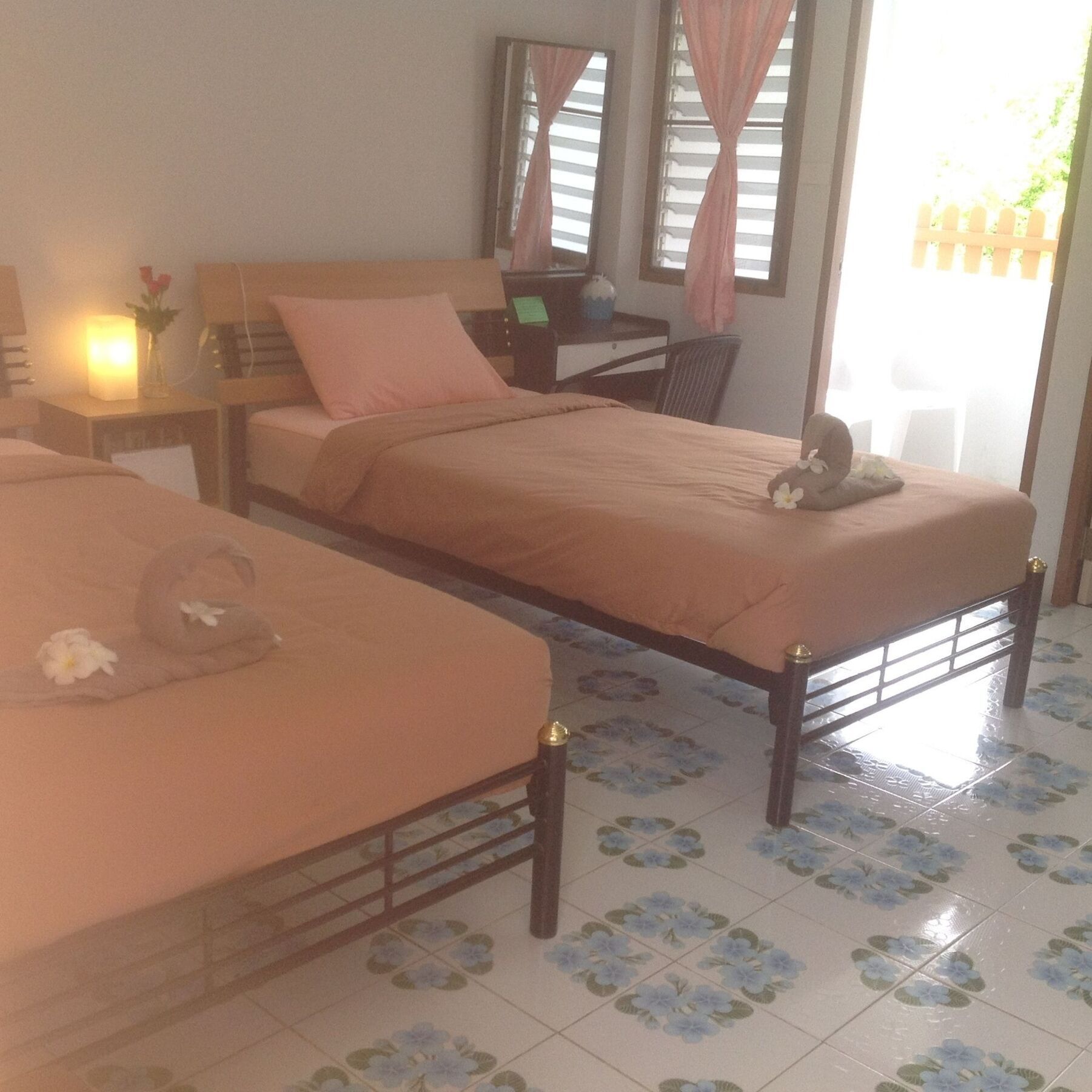 2N Guesthouse Phetchaburi Ngoại thất bức ảnh